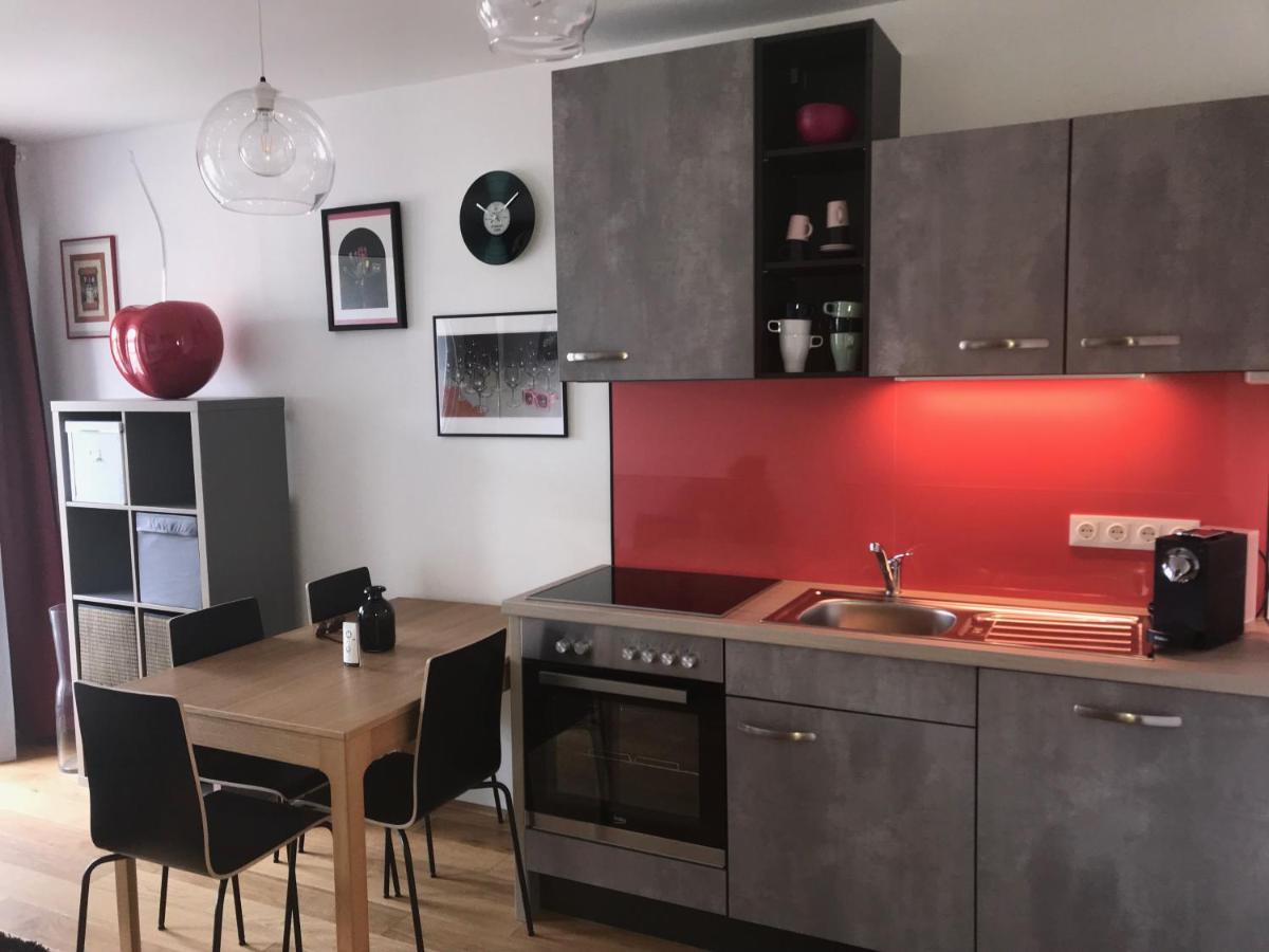 Red Flower Apartment With Pool - 5 Min To Lake ウィーン エクステリア 写真