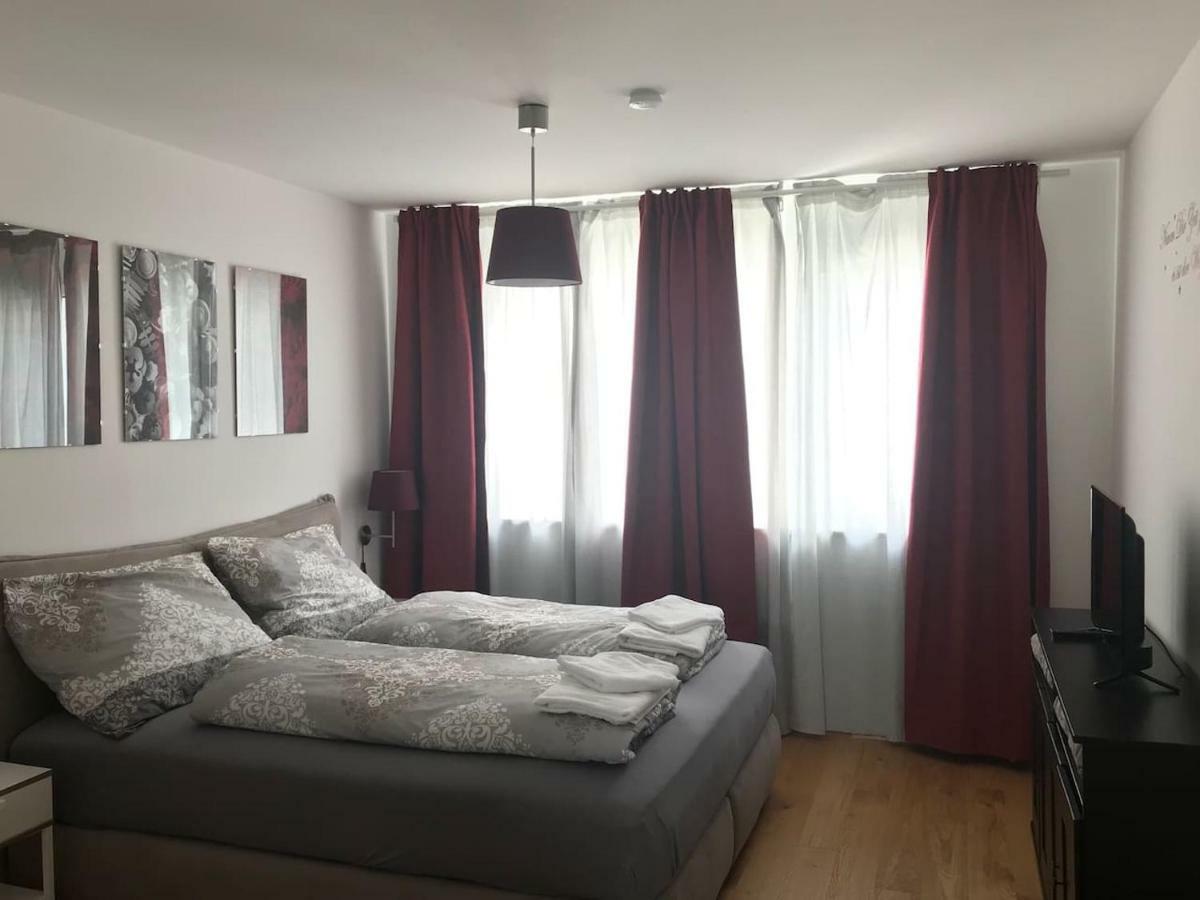 Red Flower Apartment With Pool - 5 Min To Lake ウィーン エクステリア 写真